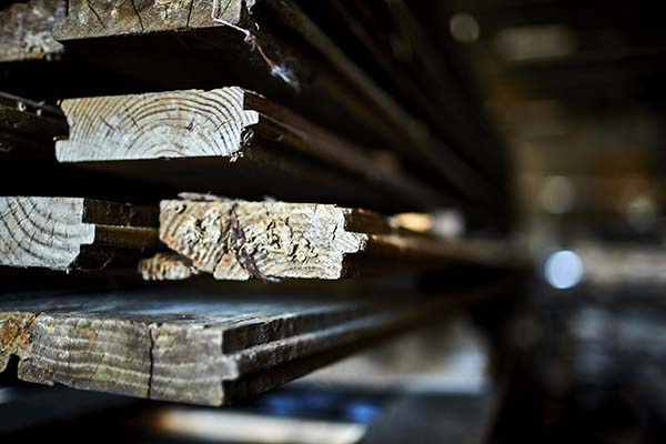 Best Places to Find Reclaimed Wood for Your DIY Project